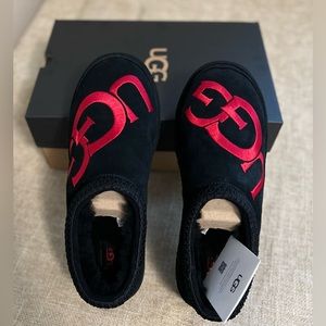 UGG Men’s Logo Tasman Slippers - New in Box Sz 12 Black w Red Logo